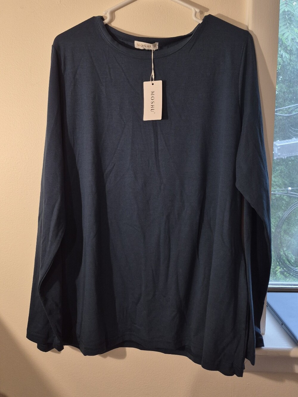 Long-Sleeve Crewneck Tee in Deep Navy